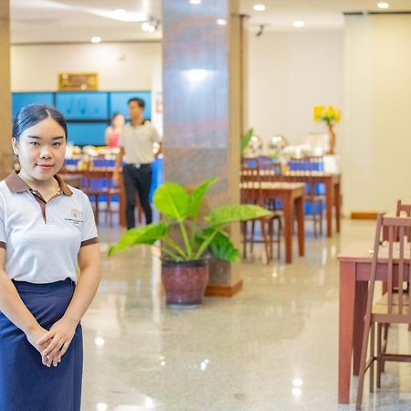 西松巴特广场酒店 万荣 外观 照片